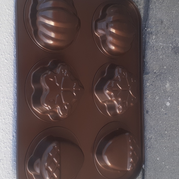 NordicWare Mini Pumpkin Cake Baking Pan Thanksgiving Fall - Picture 3 of 3